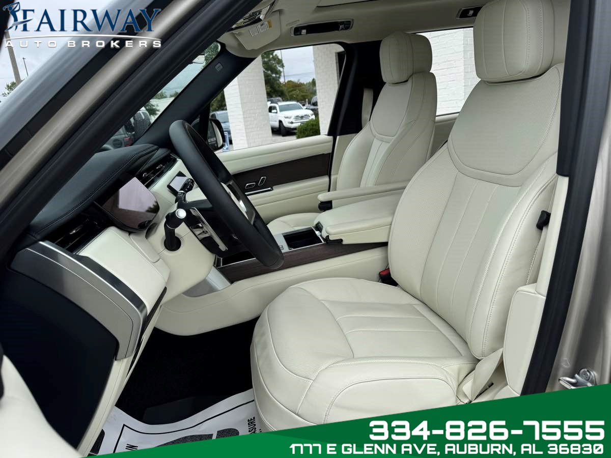 2025 Land Rover Range Rover SE photo 8