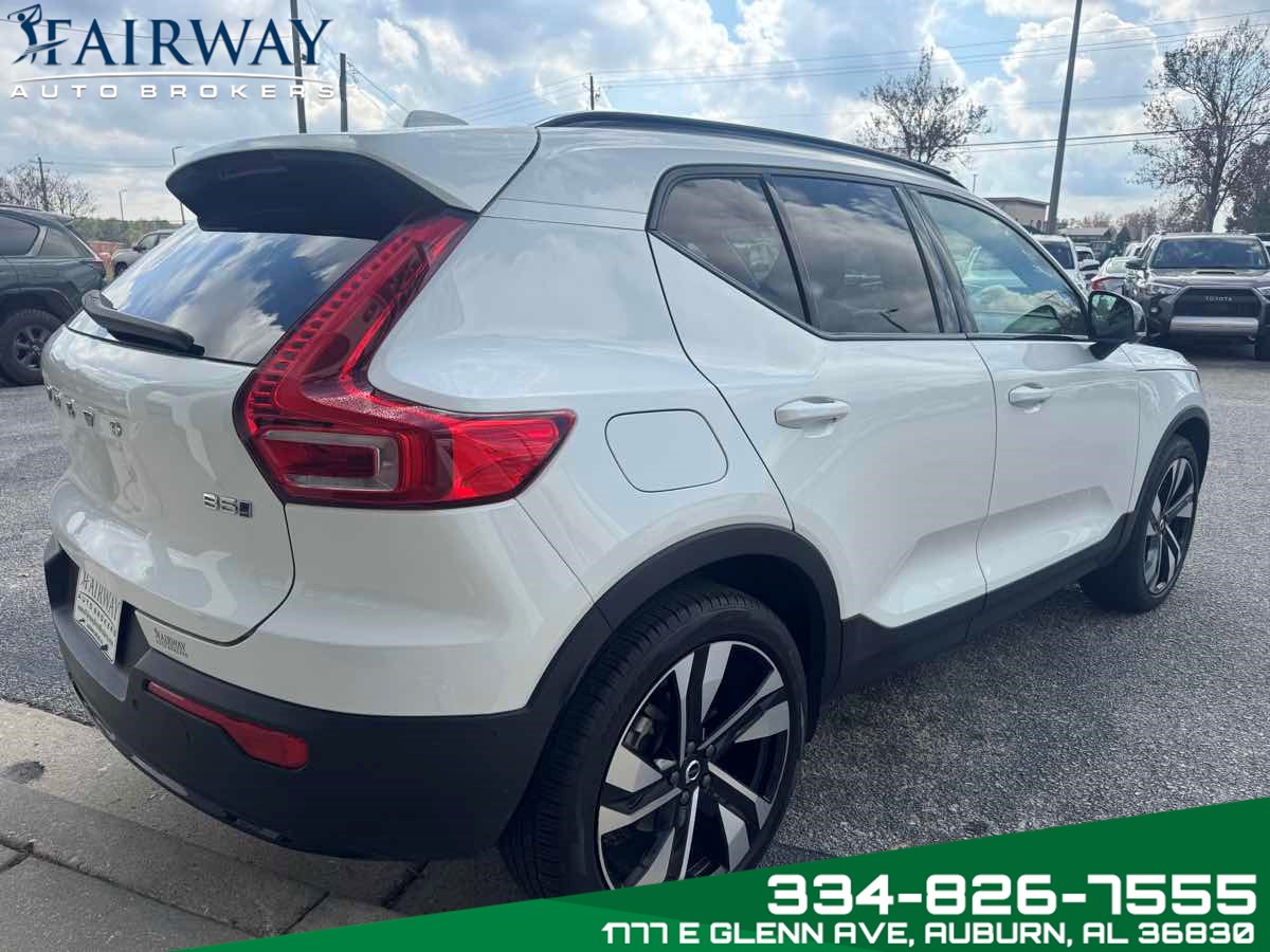 2024 Volvo XC40 Plus photo 3