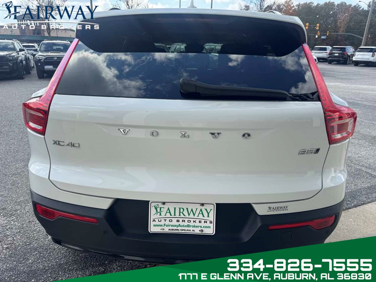 2024 Volvo XC40 Plus photo 4