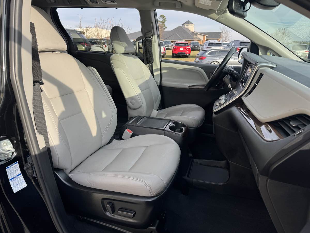 2020 Toyota Sienna Limited - Photo 12