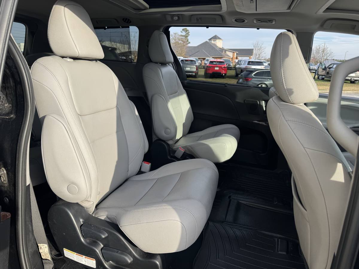 2020 Toyota Sienna Limited - Photo 13