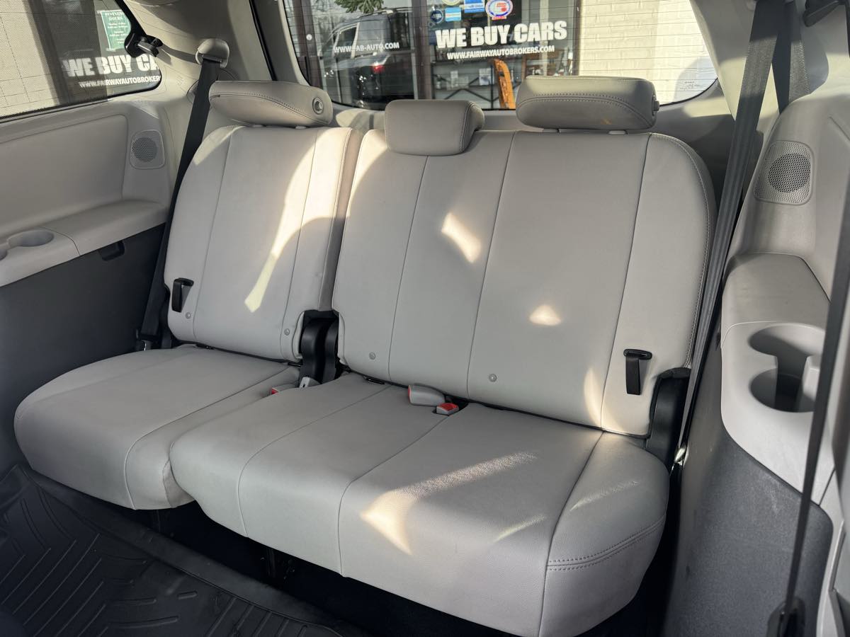 2020 Toyota Sienna Limited - Photo 14