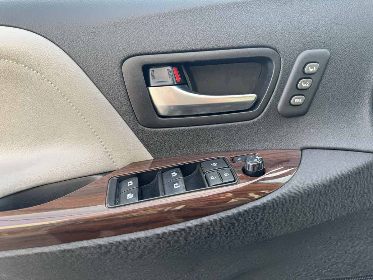 2020 Toyota Sienna Limited - Photo 15
