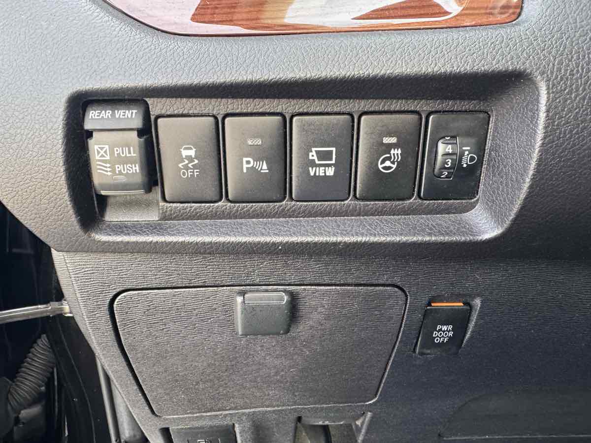 2020 Toyota Sienna Limited - Photo 17