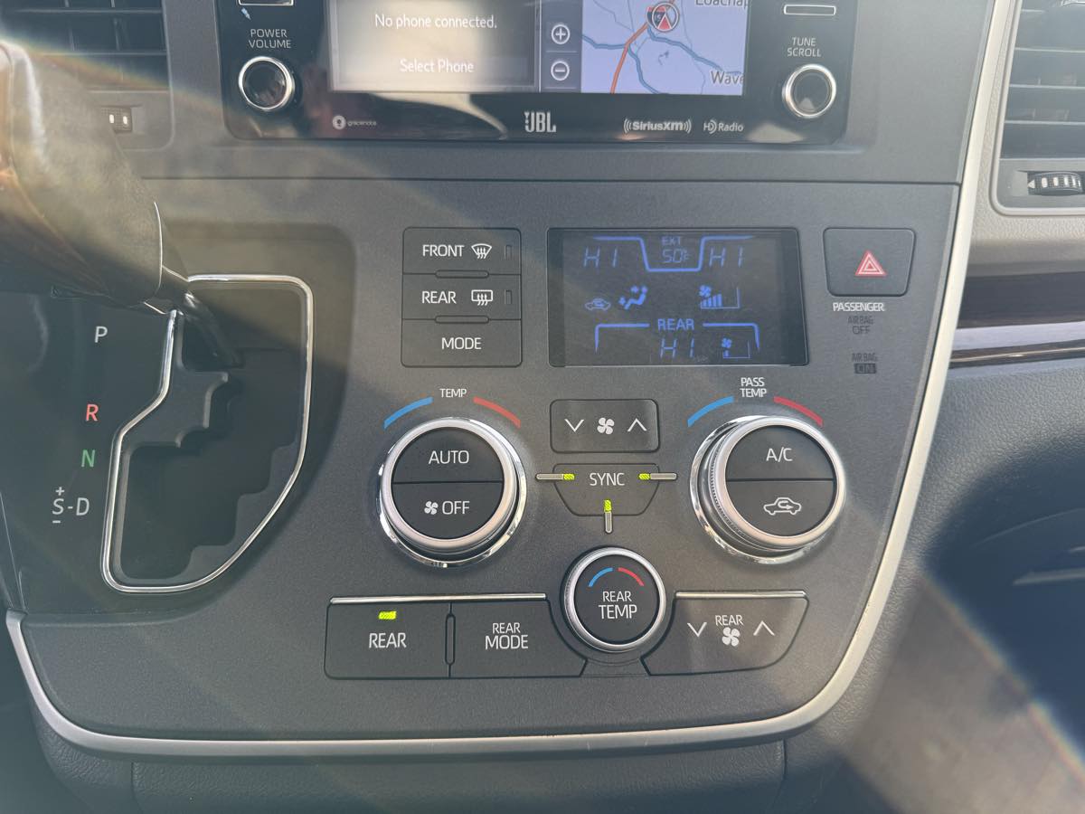 2020 Toyota Sienna Limited - Photo 24