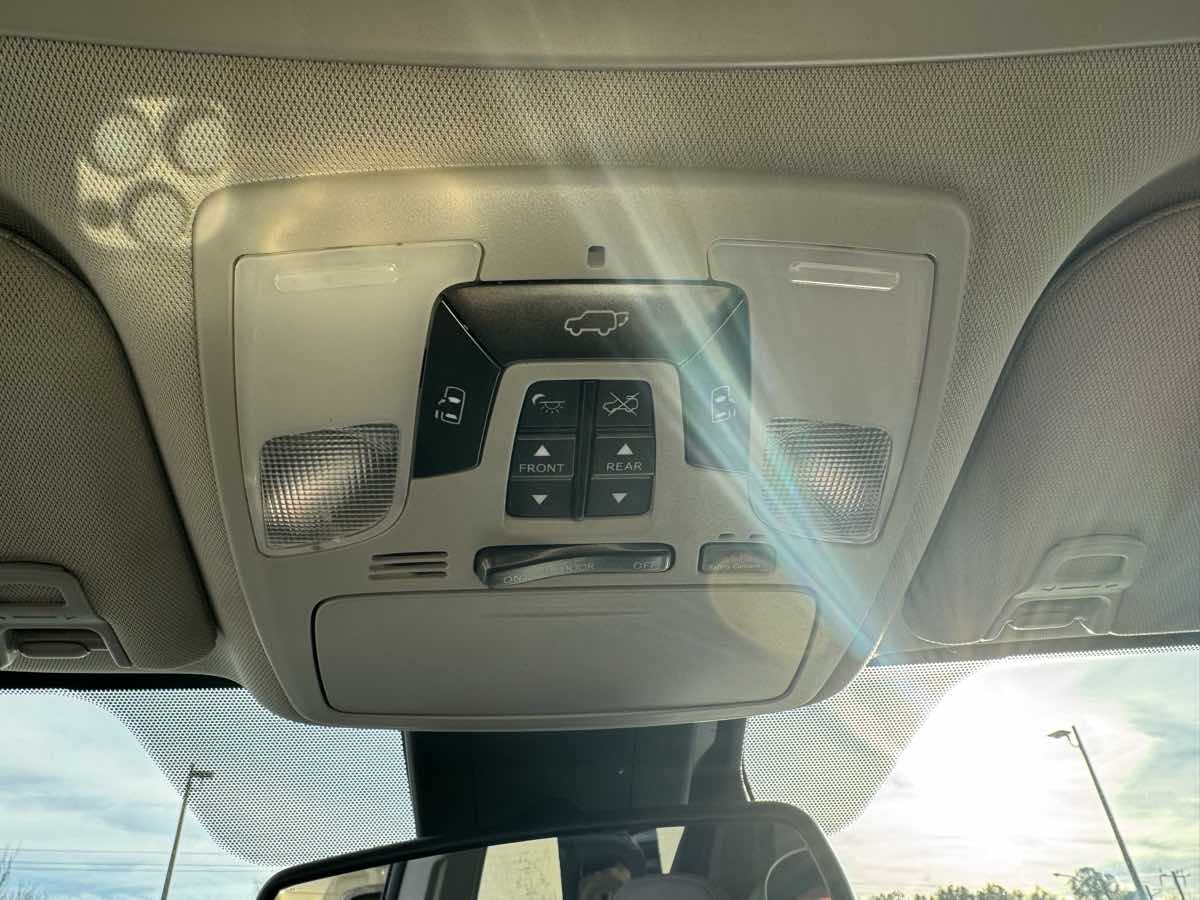 2020 Toyota Sienna Limited - Photo 25