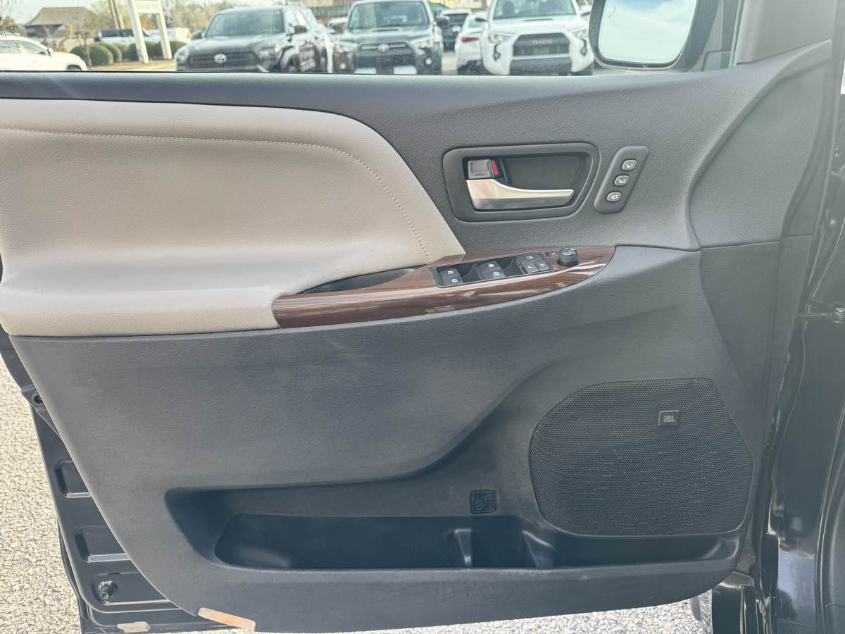 2020 Toyota Sienna Limited - Photo 31