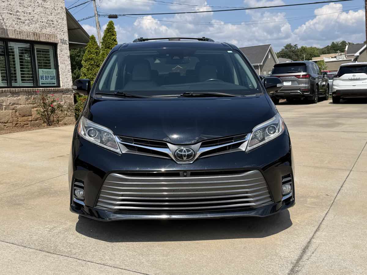 2020 Toyota Sienna Limited - Photo 3