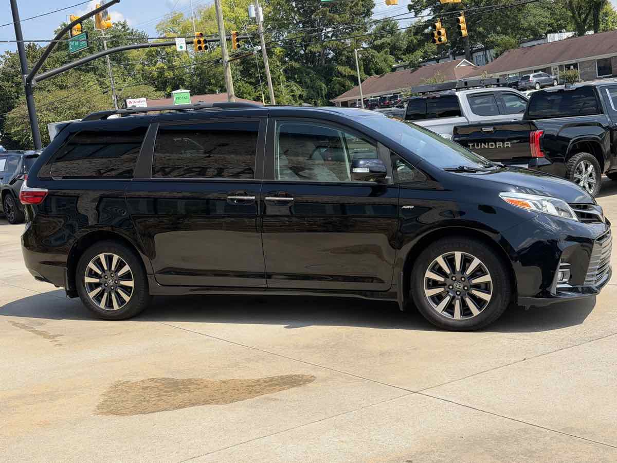2020 Toyota Sienna Limited - Photo 5
