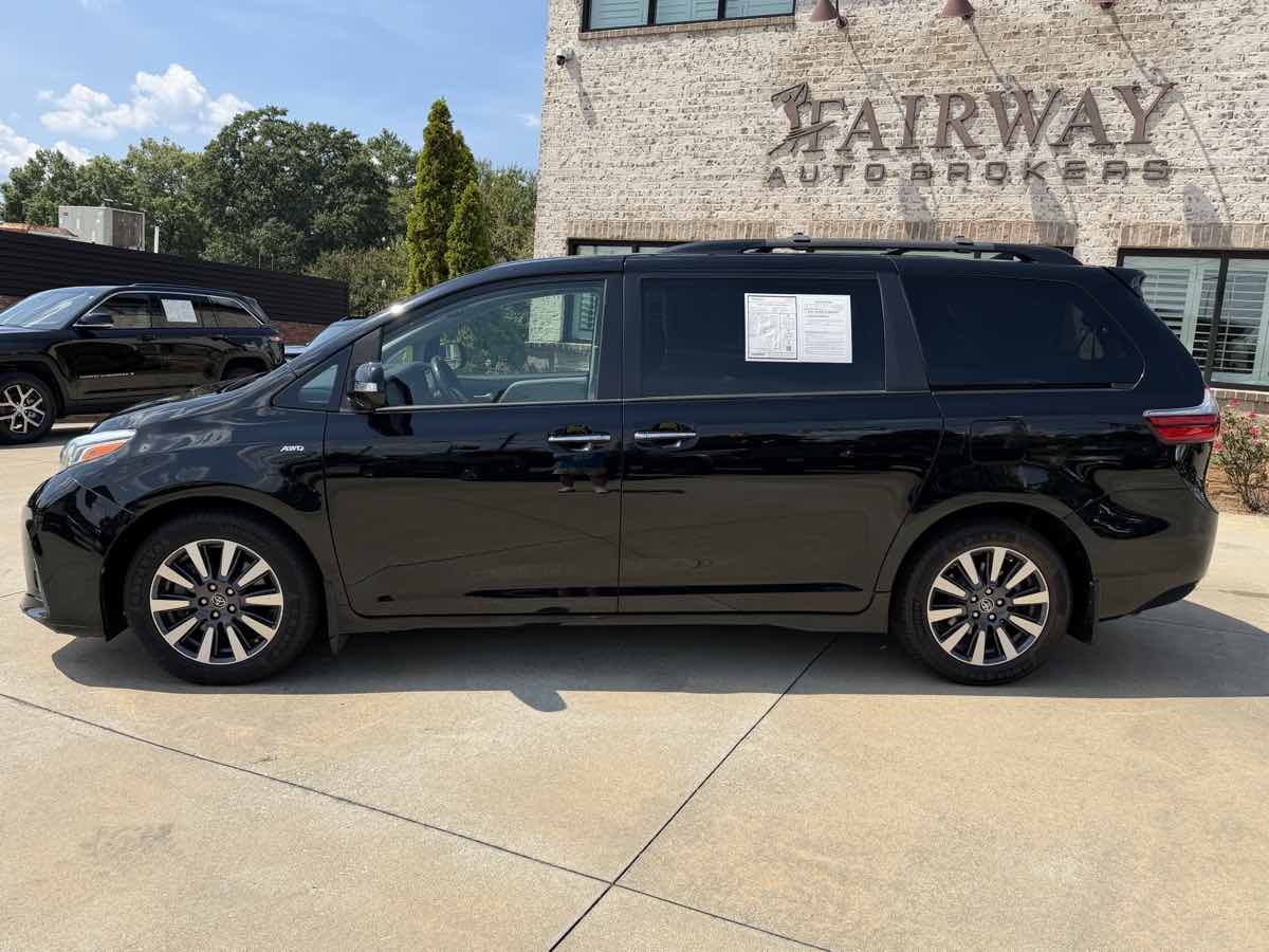 2020 Toyota Sienna Limited - Photo 9