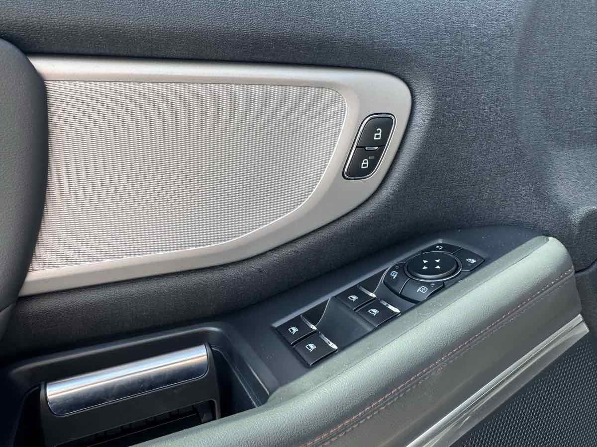 2025 Ford Expedition Active - Photo 16