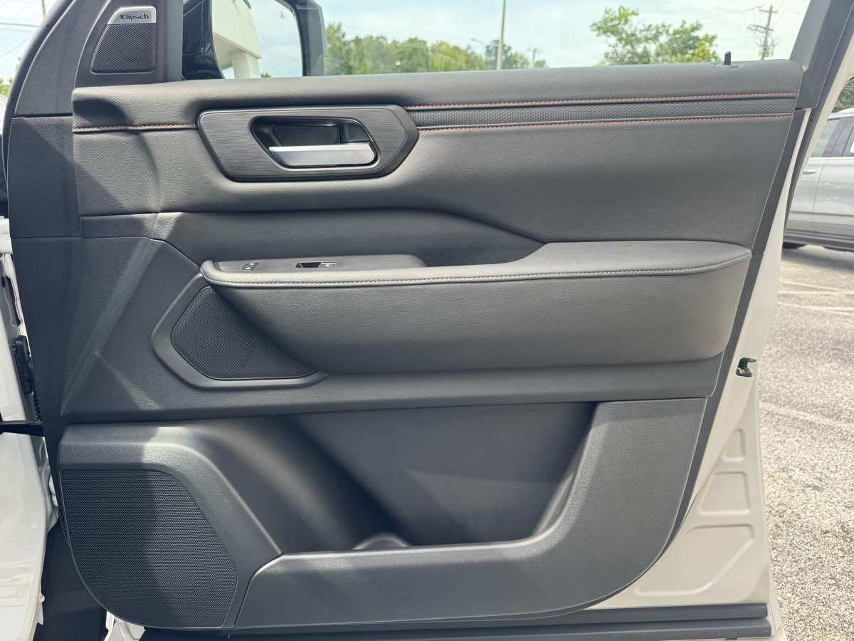 2025 Nissan Armada PRO-4X - Photo 33