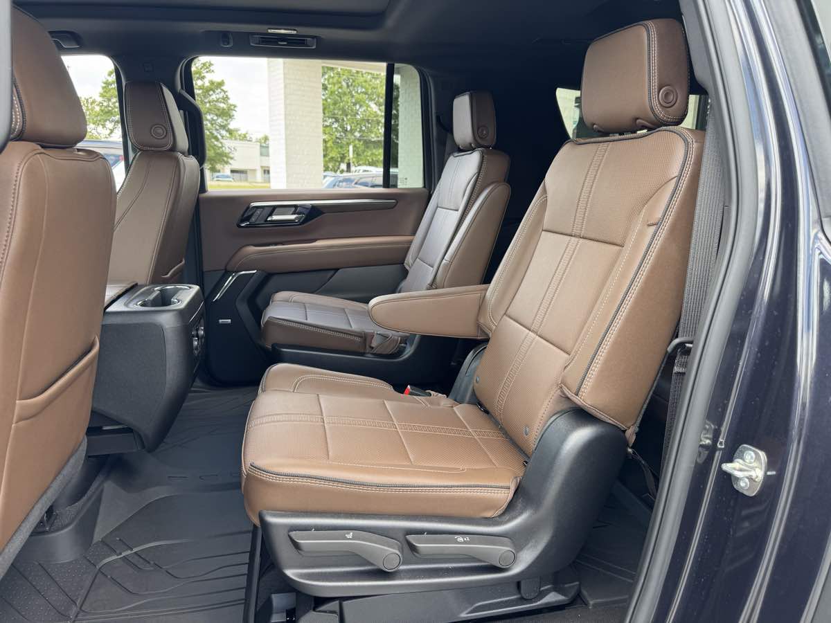 2026 Chevrolet Suburban High Country - Photo 12