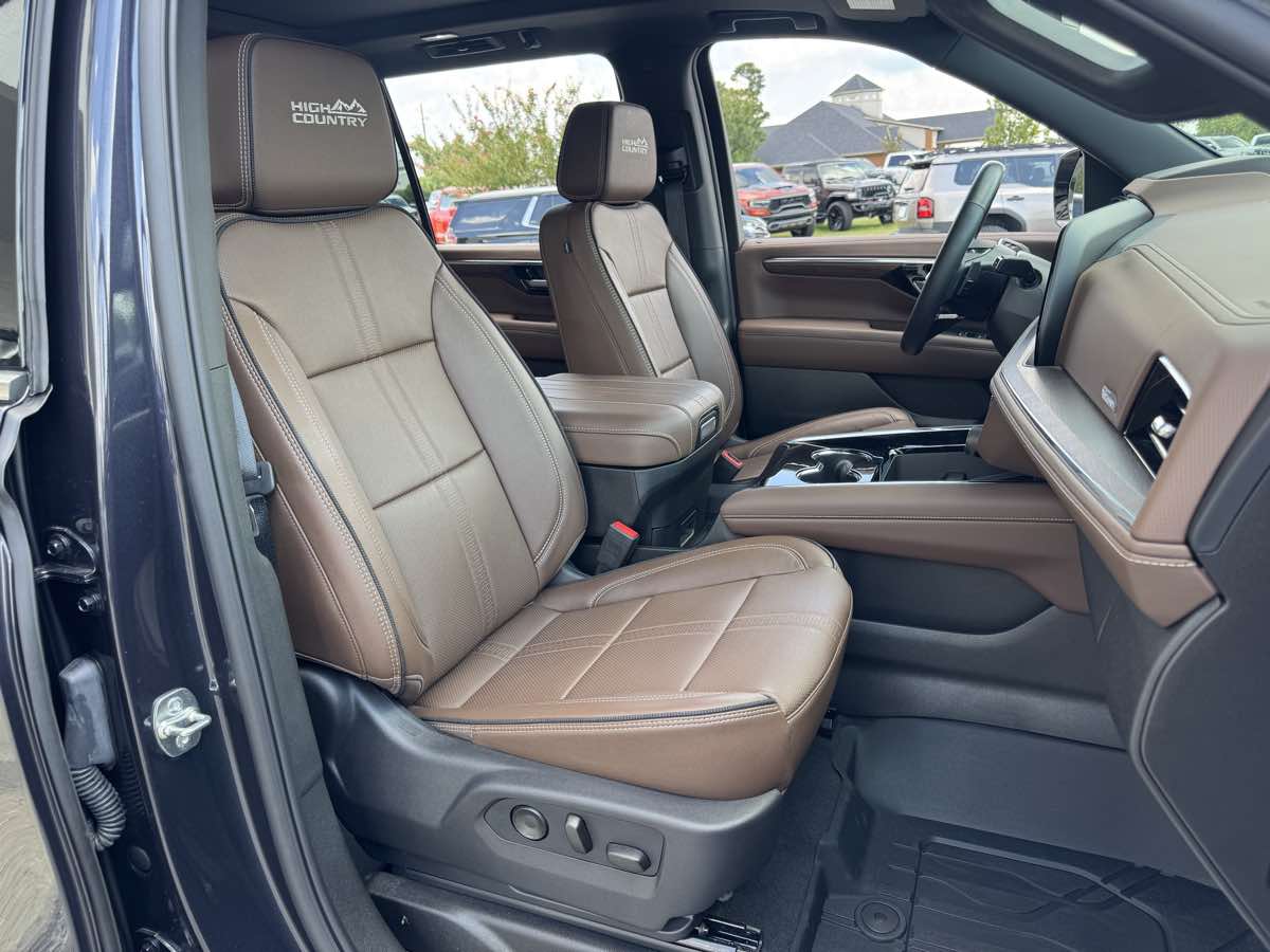 2026 Chevrolet Suburban High Country - Photo 13