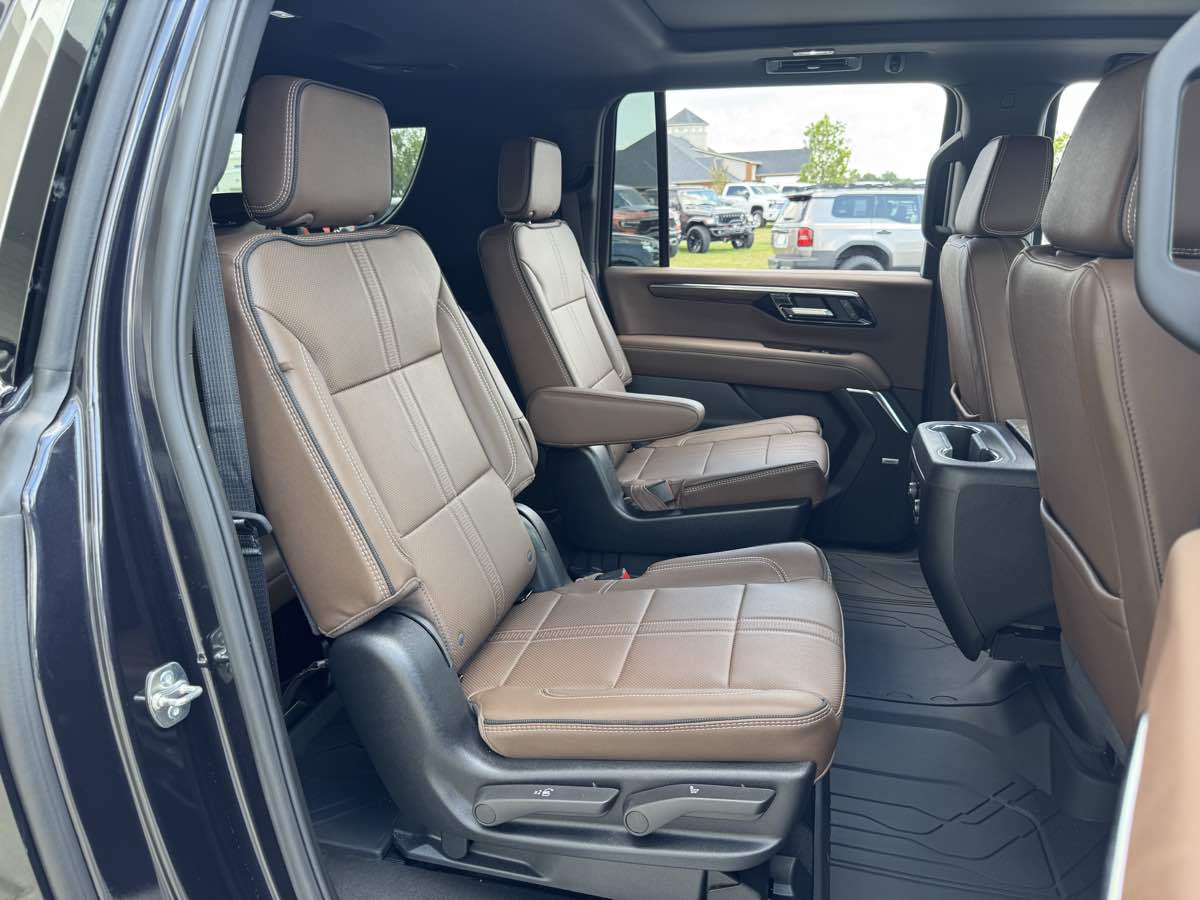 2026 Chevrolet Suburban High Country - Photo 14
