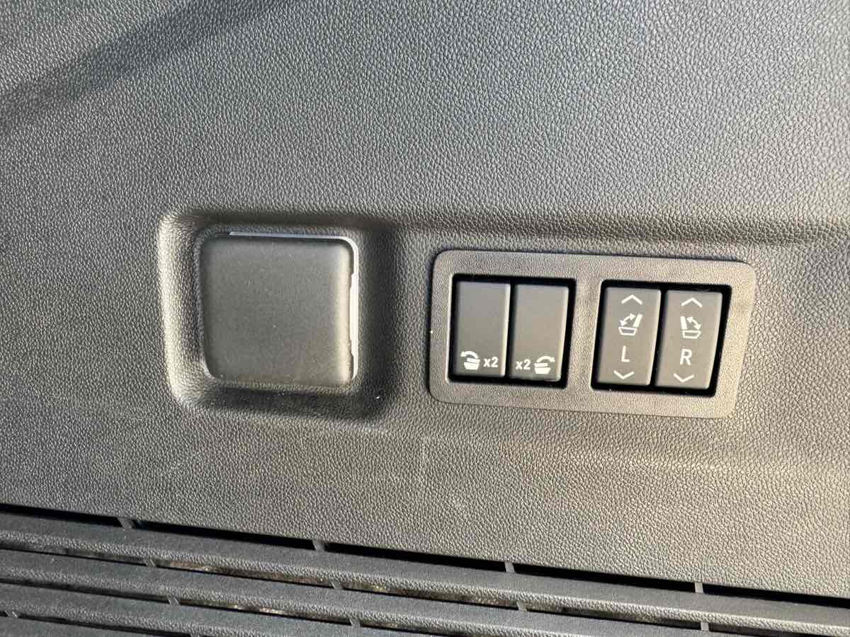 2026 Chevrolet Suburban High Country - Photo 30