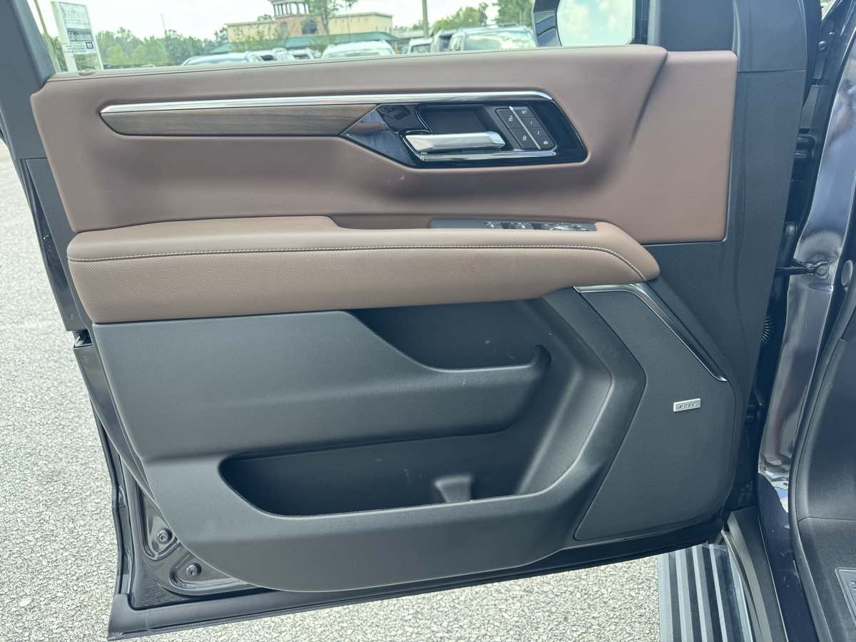2026 Chevrolet Suburban High Country - Photo 31