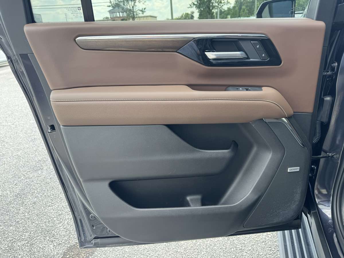 2026 Chevrolet Suburban High Country - Photo 32