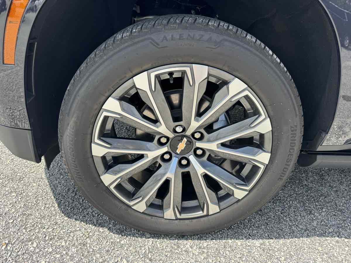 2026 Chevrolet Suburban High Country - Photo 35