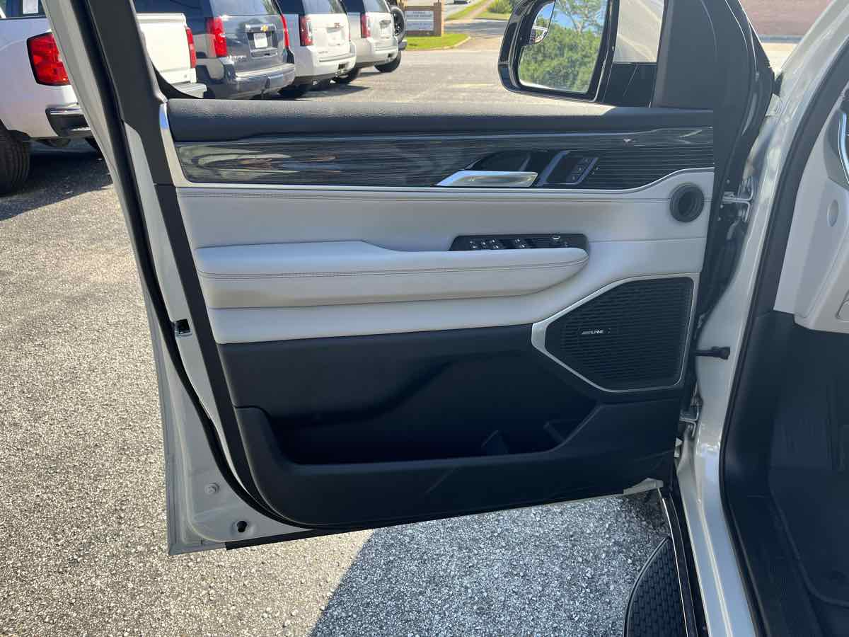 Sold 2022 Jeep Wagoneer Series II in Opelika