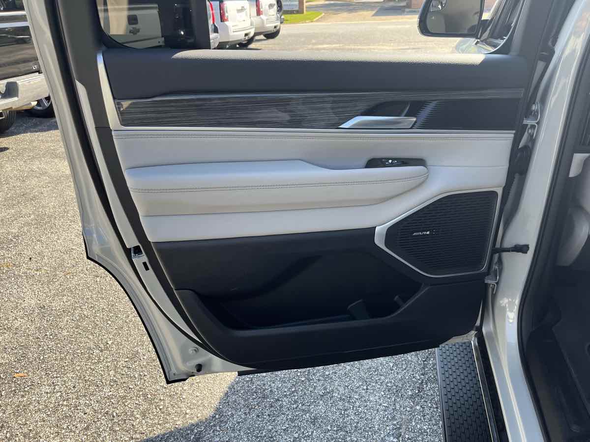 Sold 2022 Jeep Wagoneer Series II in Opelika