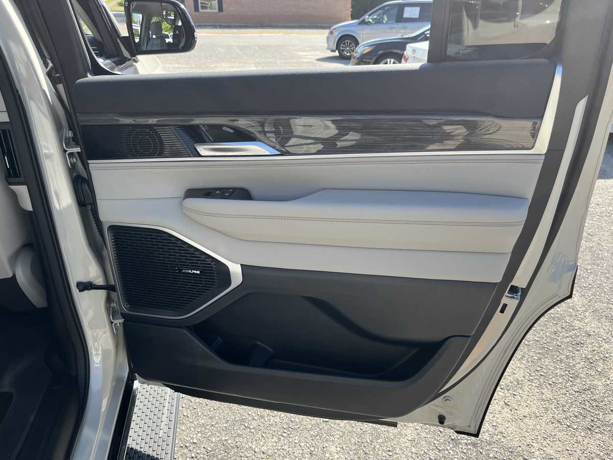 Sold 2022 Jeep Wagoneer Series II in Opelika