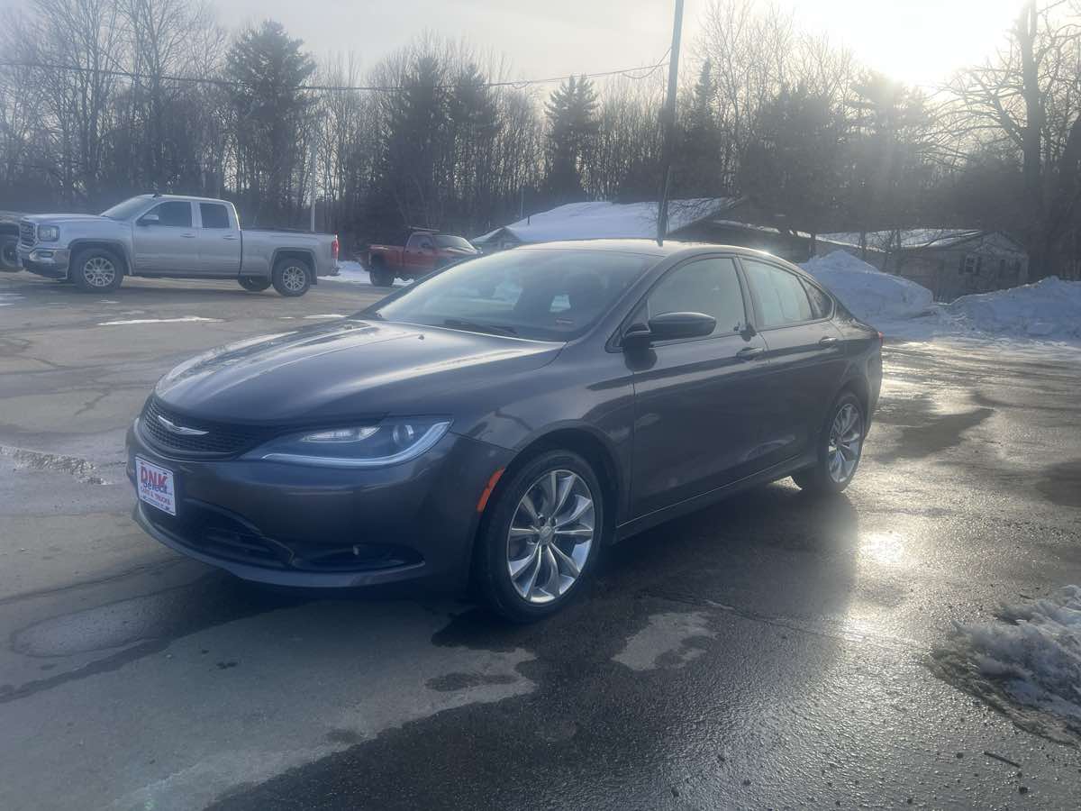 2015 Chrysler 200 S - Photo 3