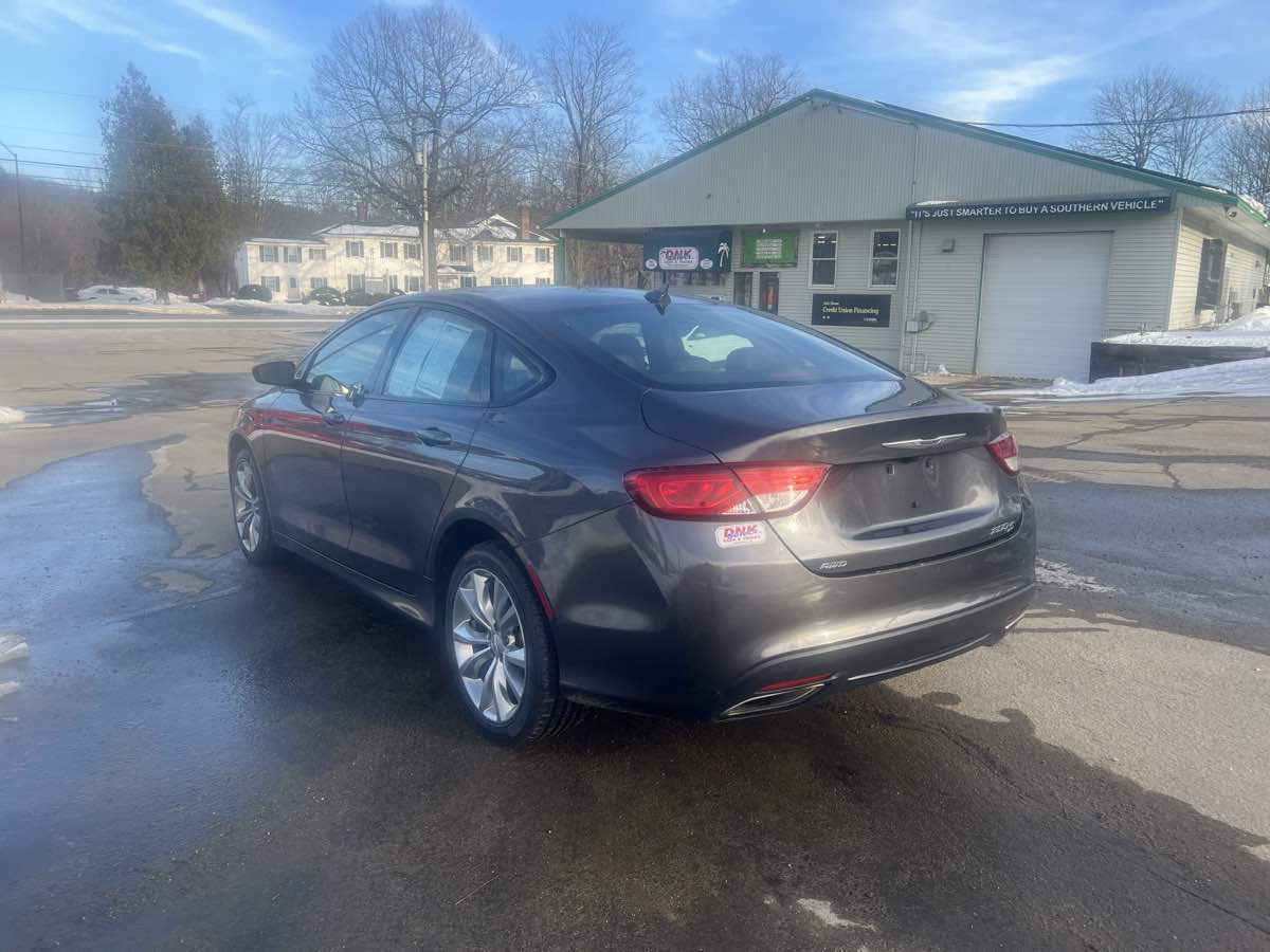 2015 Chrysler 200 S - Photo 4