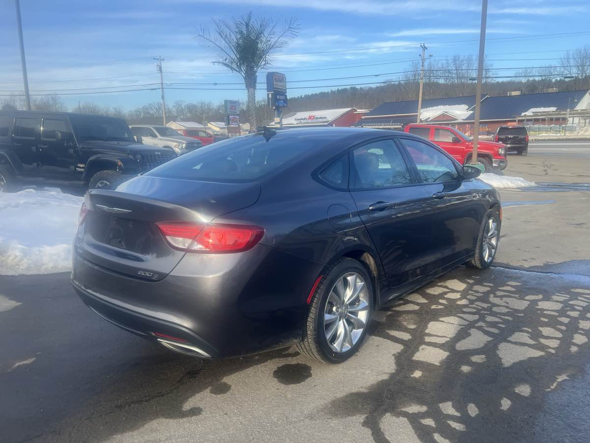 2015 Chrysler 200 S - Photo 5