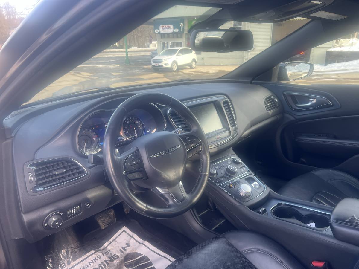 2015 Chrysler 200 S - Photo 7