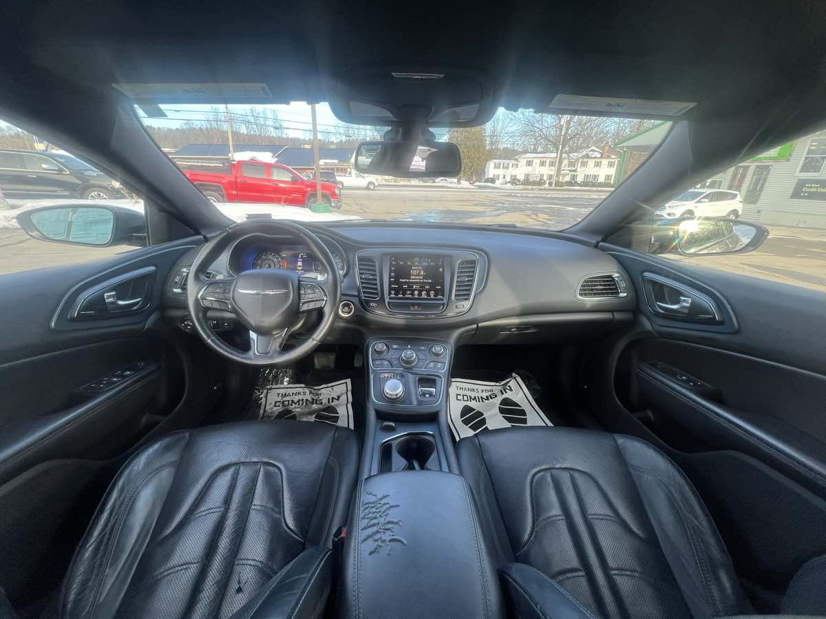 2015 Chrysler 200 S - Photo 8