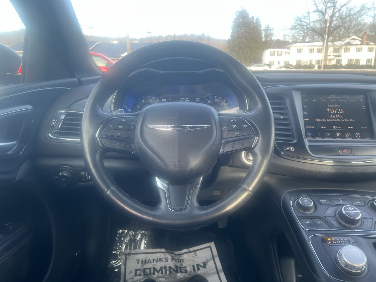 2015 Chrysler 200 S - Photo 11