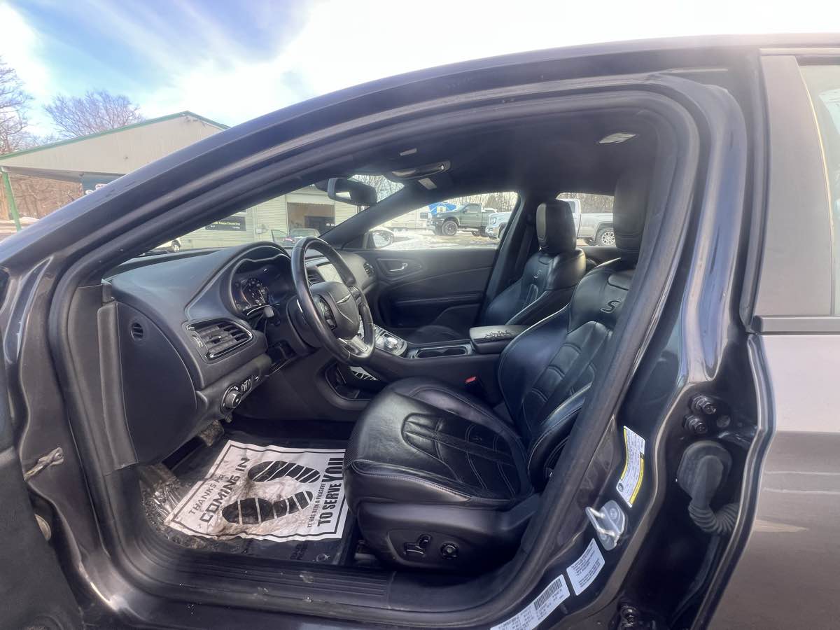 2015 Chrysler 200 S - Photo 12