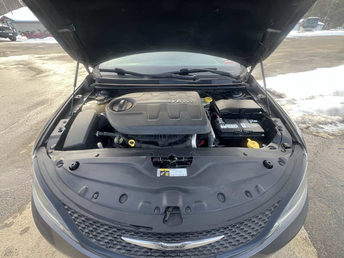2015 Chrysler 200 S - Photo 18