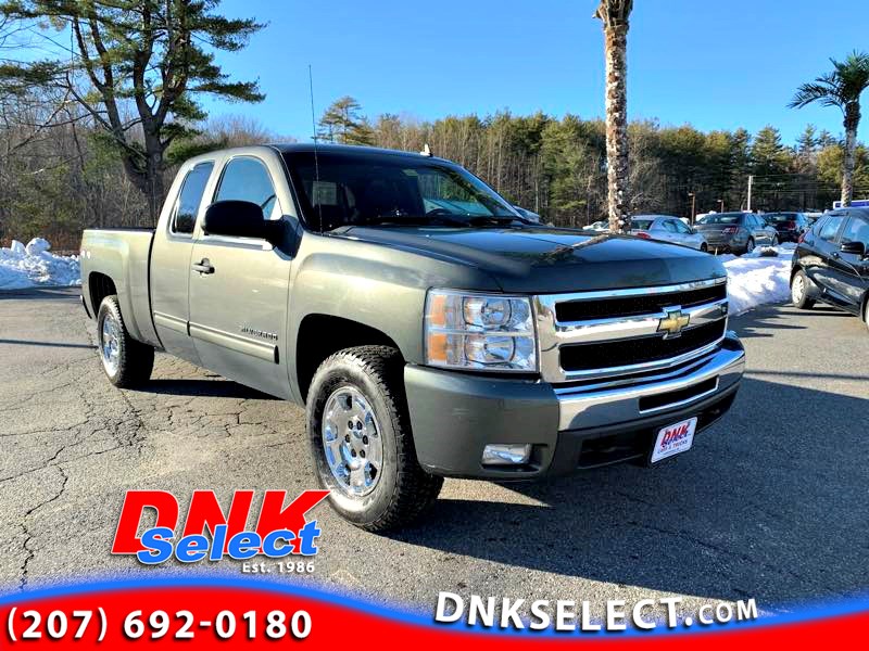 2011 Chevrolet Silverado 1500 LT Ext. Cab 4WD Pickup Truck