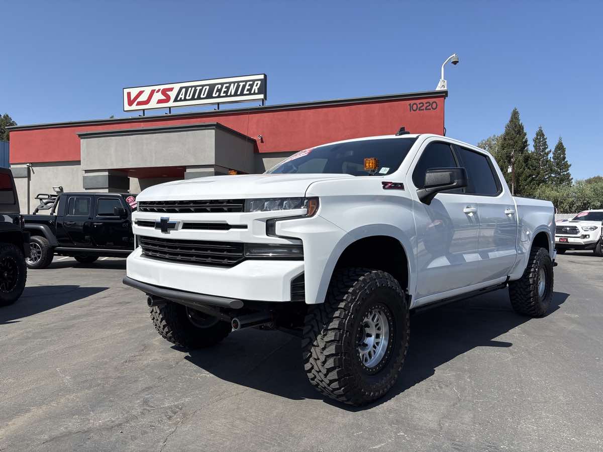 2020 Chevrolet Silverado 1500 RST photo 2