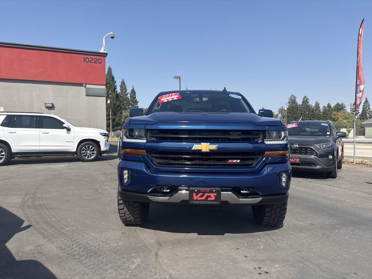2018 Chevrolet Silverado 1500 LT photo 3