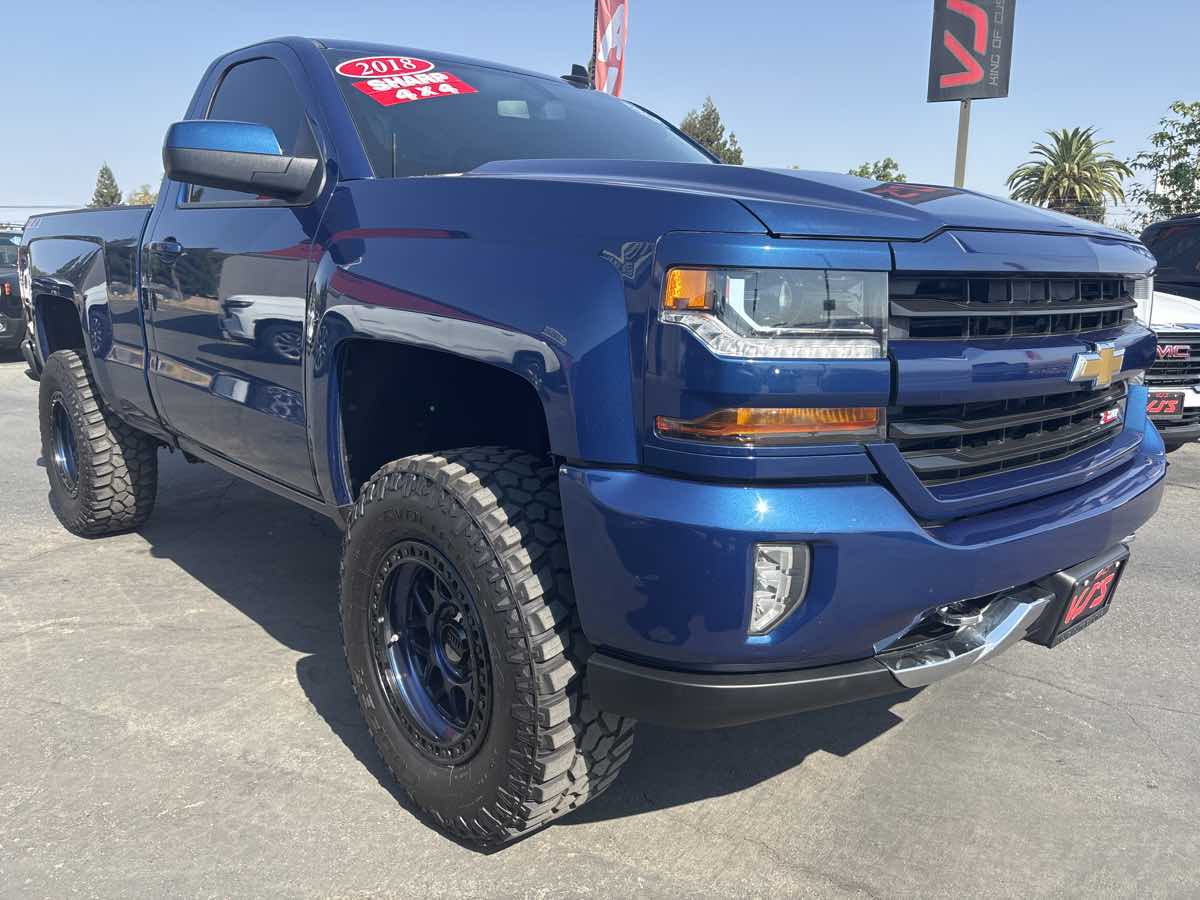 2018 Chevrolet Silverado 1500 LT photo 4
