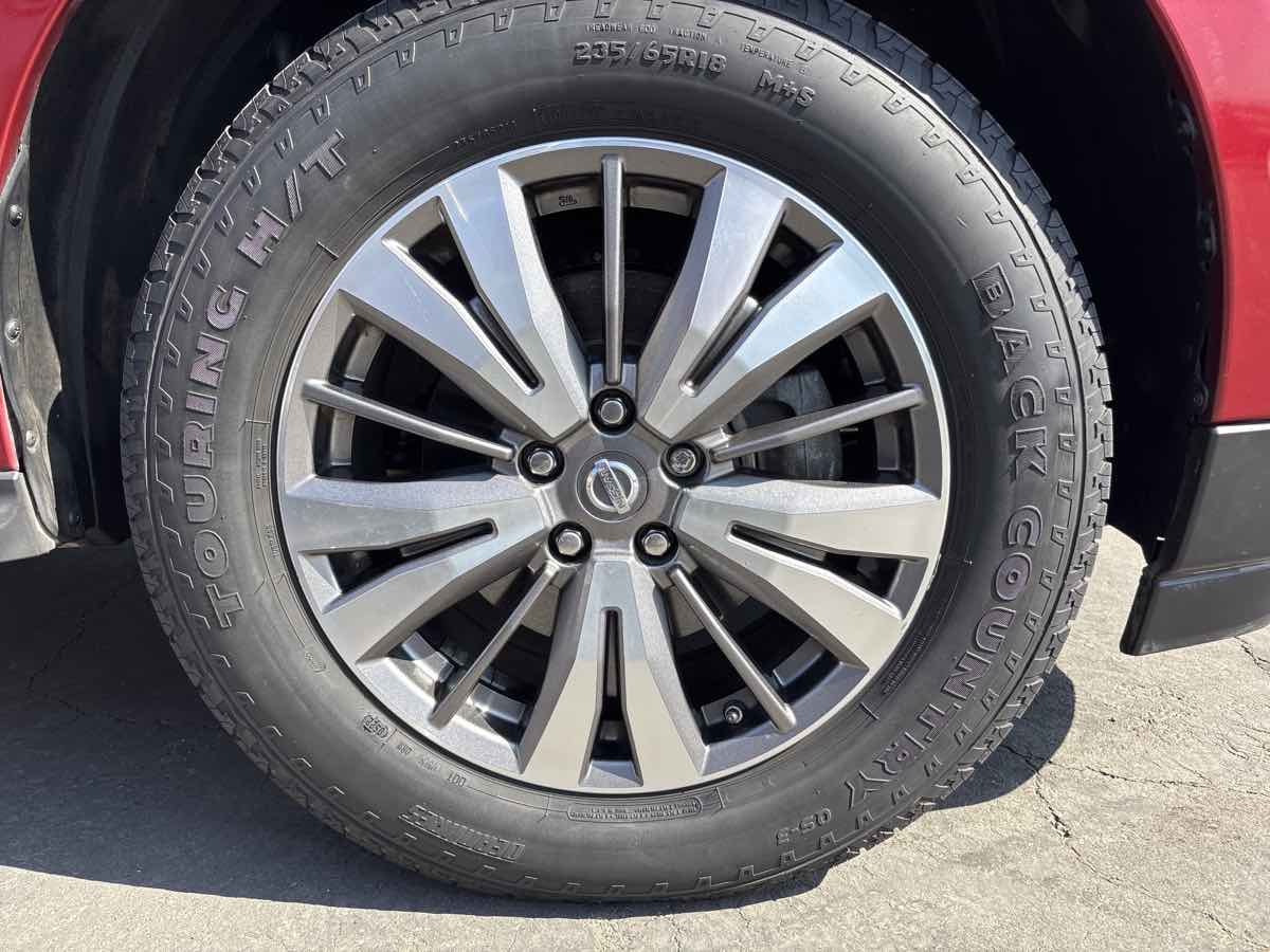 2017 Nissan Pathfinder SV - Photo 5