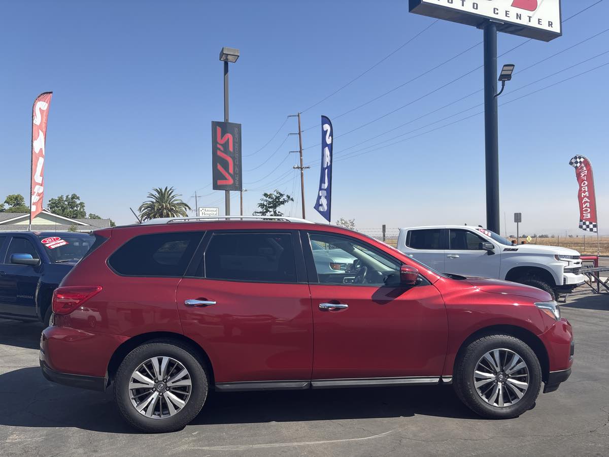 2017 Nissan Pathfinder SV - Photo 6