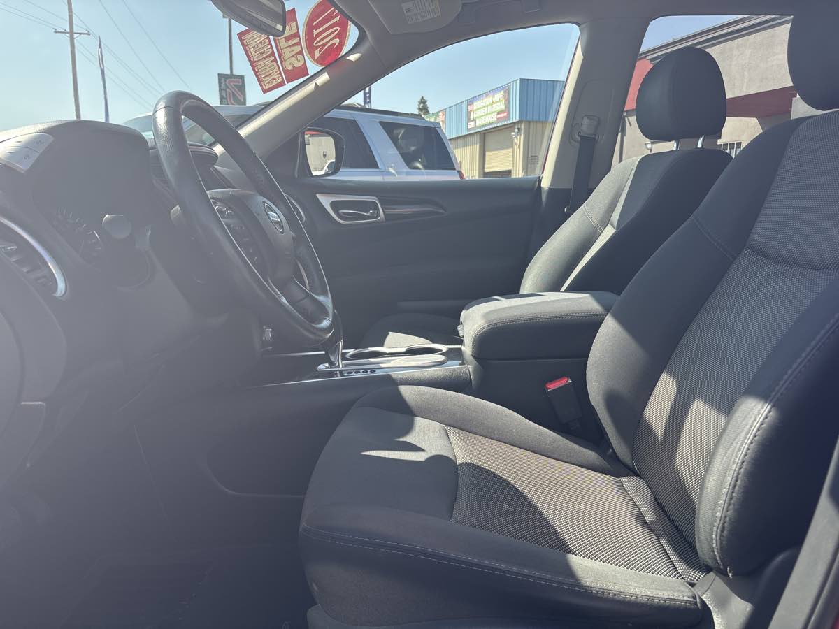 2017 Nissan Pathfinder SV - Photo 9