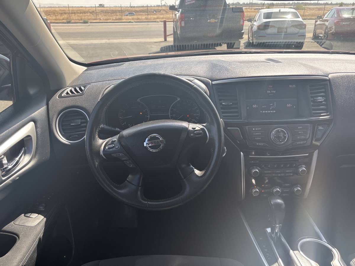 2017 Nissan Pathfinder SV - Photo 10