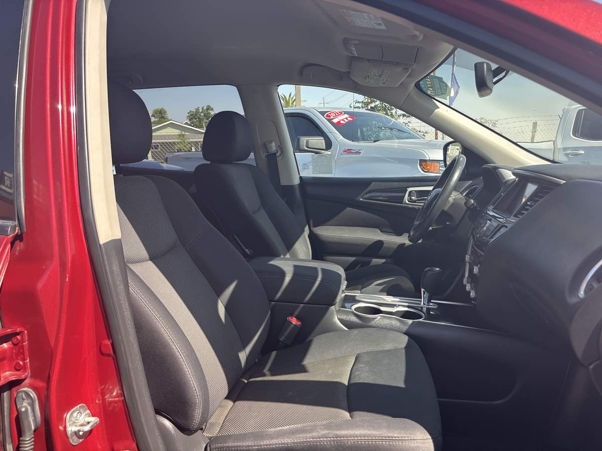 2017 Nissan Pathfinder SV - Photo 16