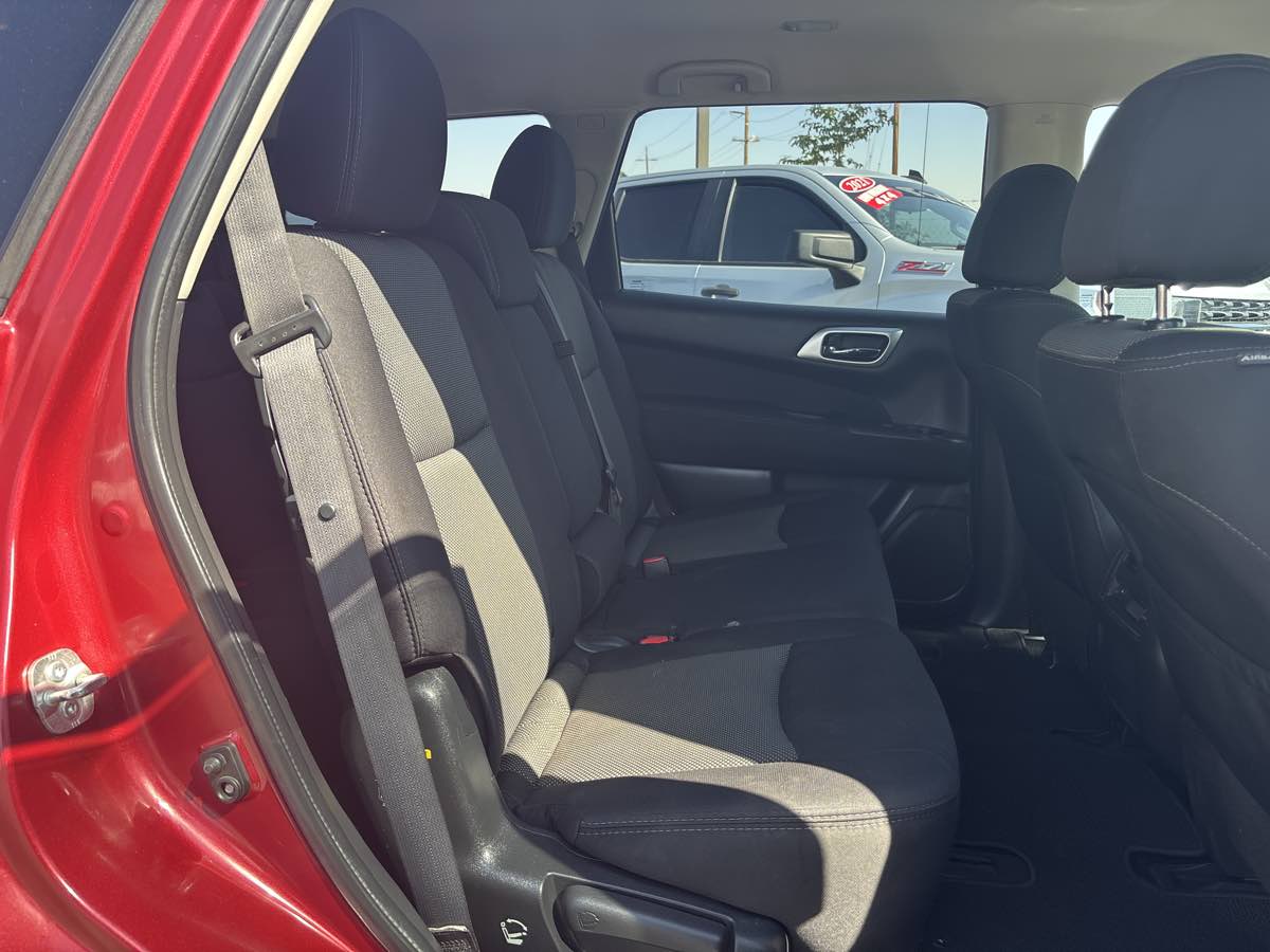 2017 Nissan Pathfinder SV - Photo 18