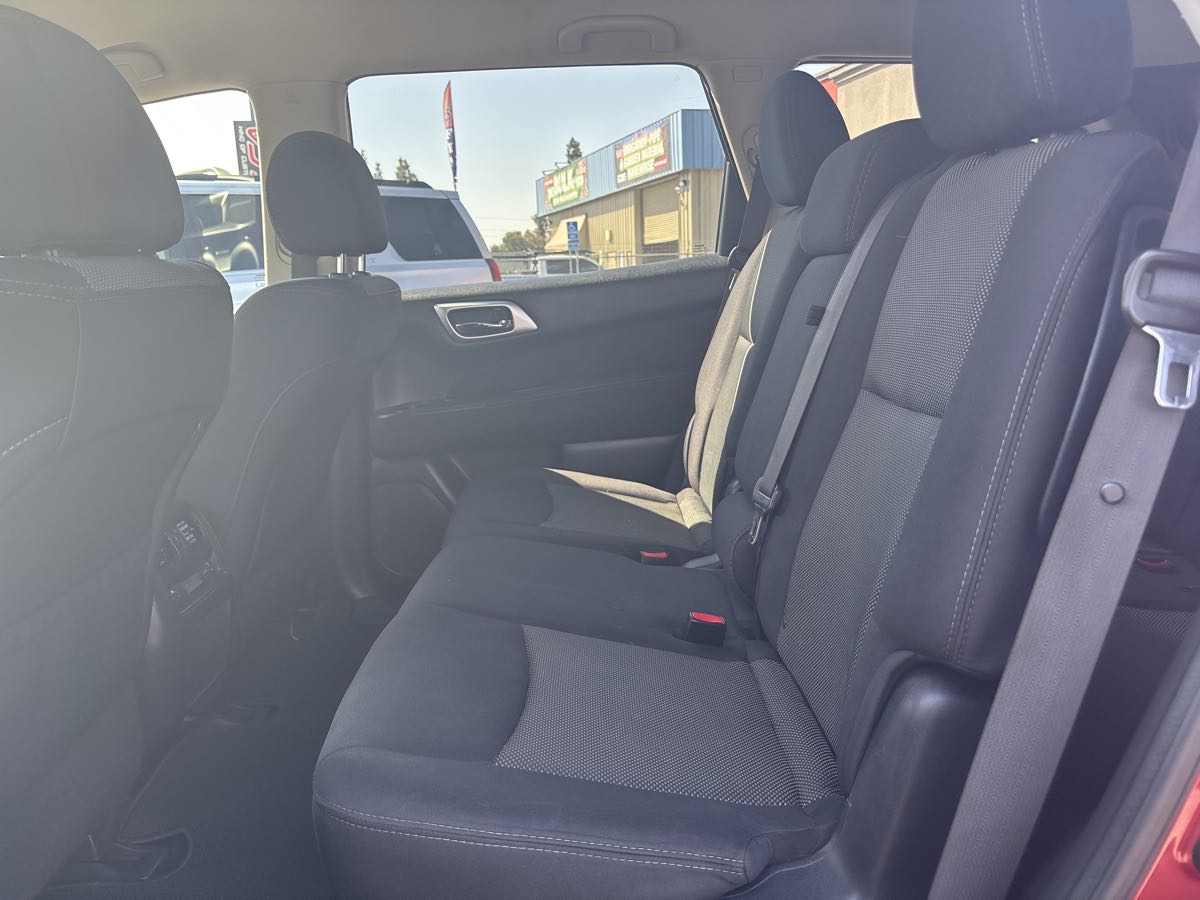 2017 Nissan Pathfinder SV - Photo 17
