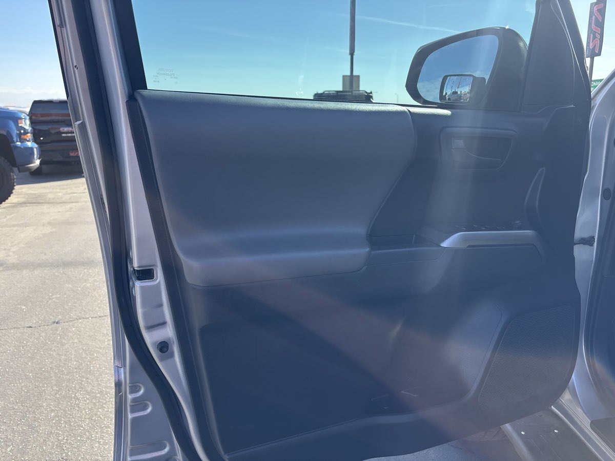 2019 Toyota Tacoma SR5 - Photo 8