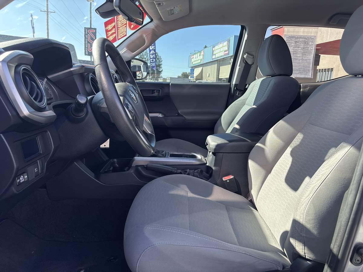 2019 Toyota Tacoma SR5 - Photo 9
