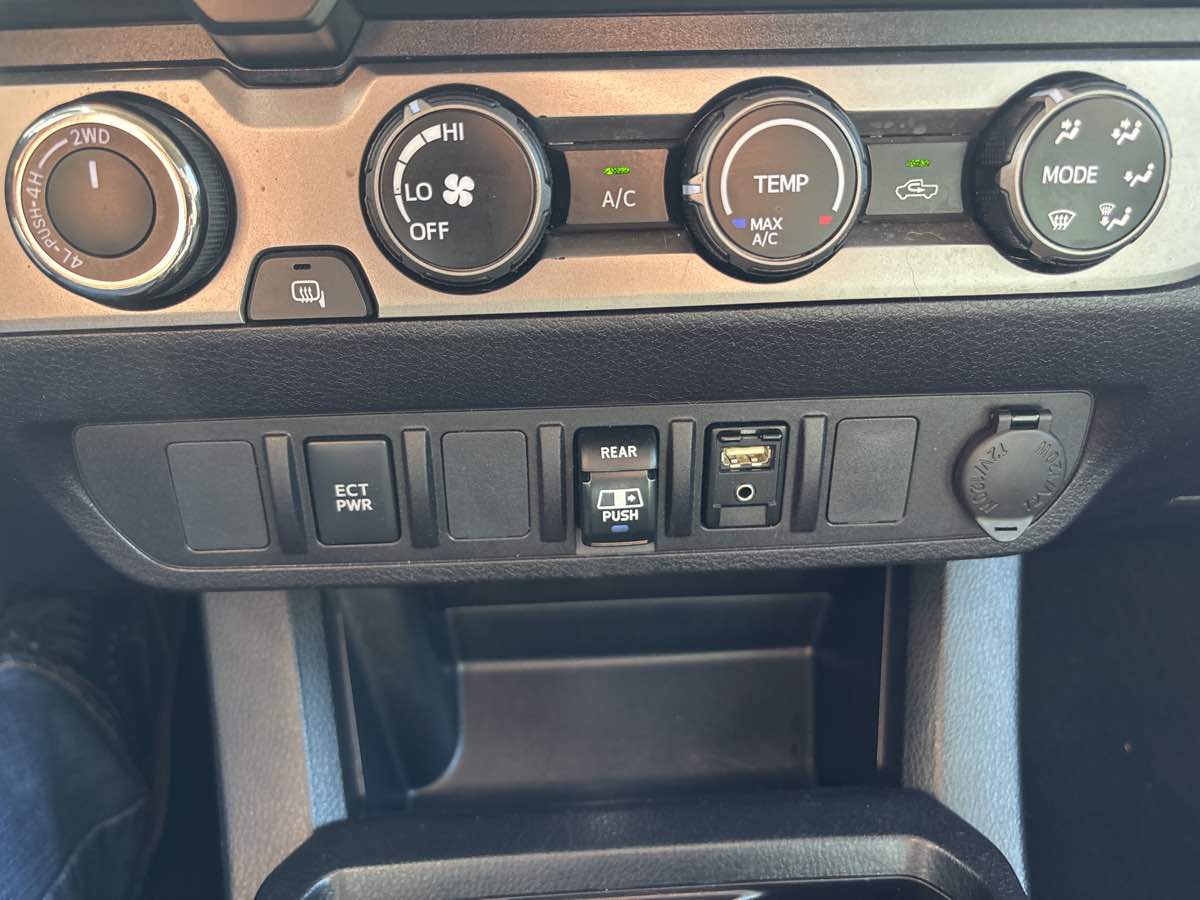2019 Toyota Tacoma SR5 - Photo 14