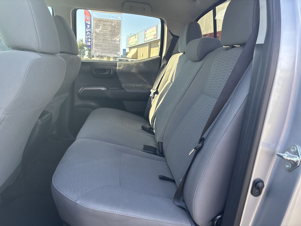 2019 Toyota Tacoma SR5 - Photo 18