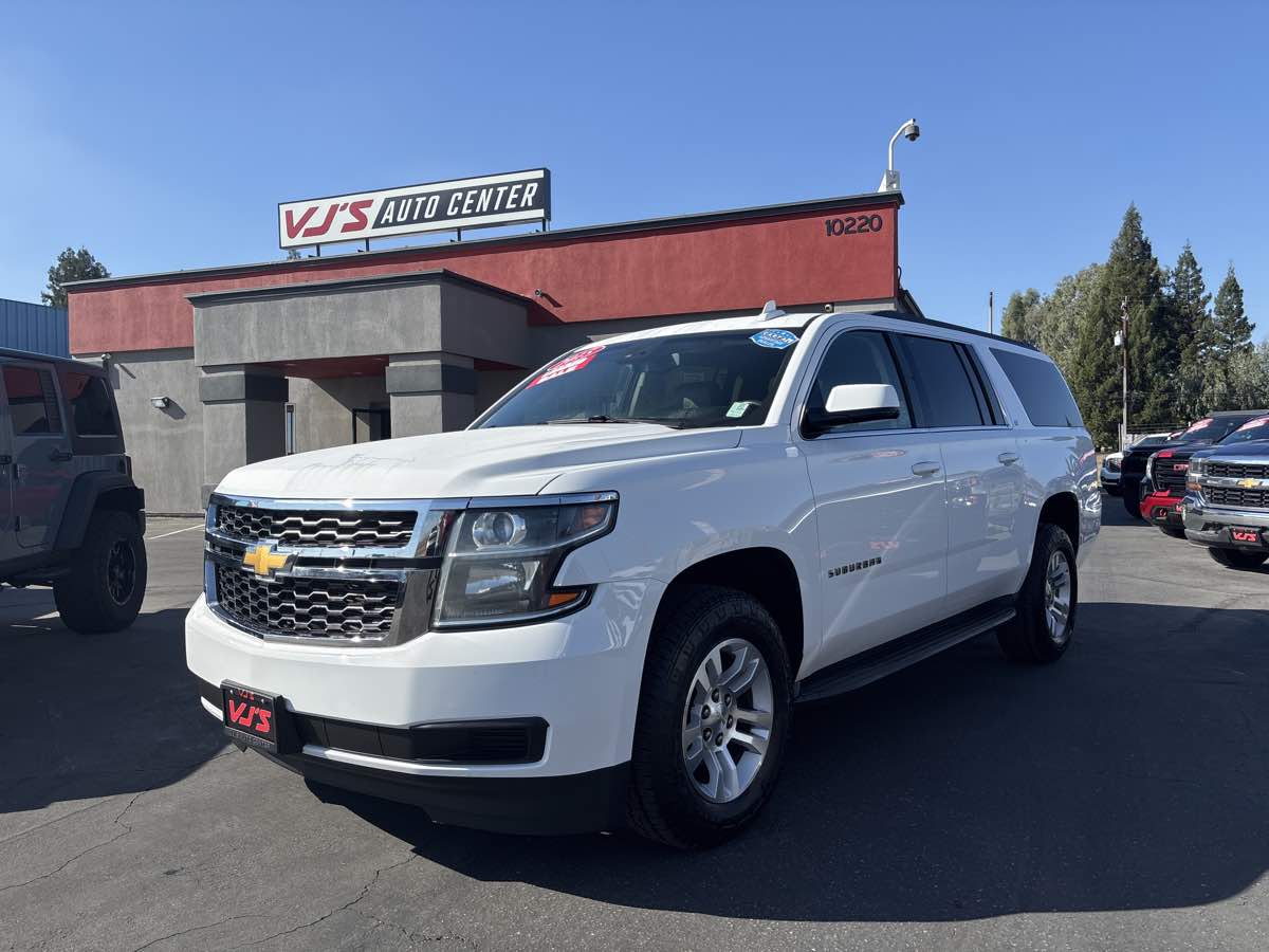 2015 Chevrolet Suburban LT photo 2